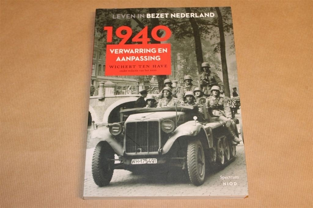 1940 — Verwarring & Aanpassing — Bezet Nederland, Ophalen of Verzenden, Tweede Wereldoorlog, Zo goed als nieuw, Overige onderwerpen