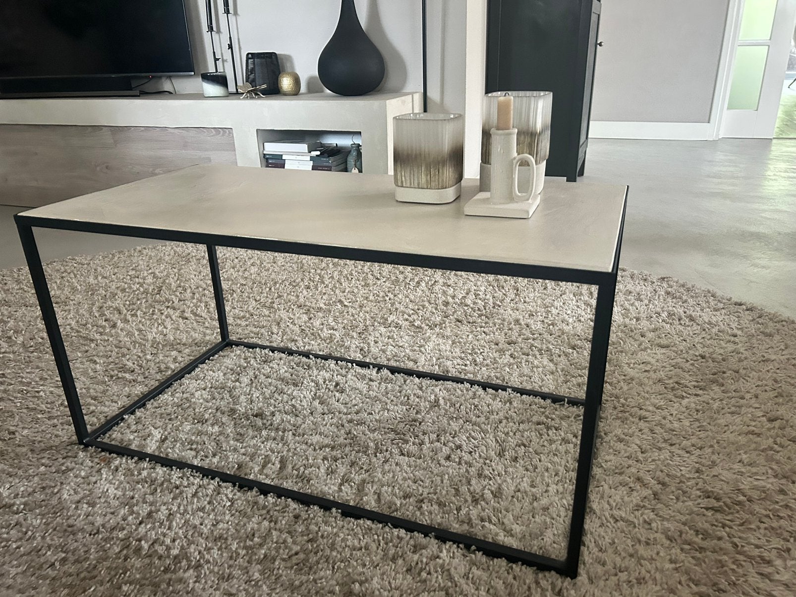Marmeren/ betonlook Salon/ bijzettafel, Overige materialen, 50 tot 100 cm, Ophalen of Verzenden, Zo goed als nieuw