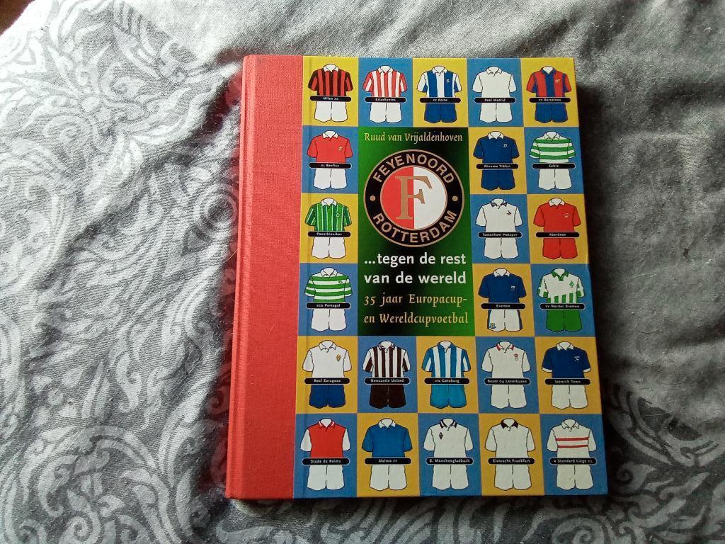 feyenoord tegen de rest van de wereld / zestig / tas / etc, Boeken, Sportboeken, Gelezen, Balsport, Ophalen