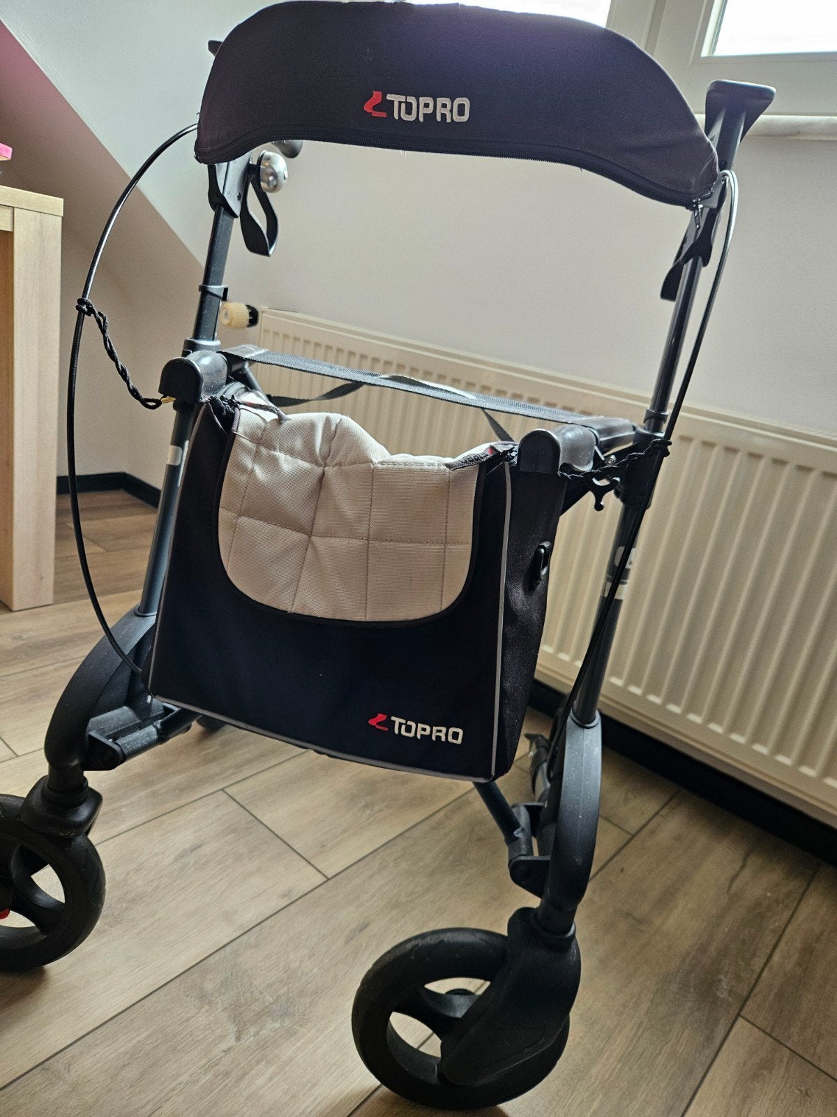 Invouwbare, lichtgewicht topro rollator met bel, remmen, zit, Diversen, Ophalen of Verzenden, Opvouwbaar, Zo goed als nieuw