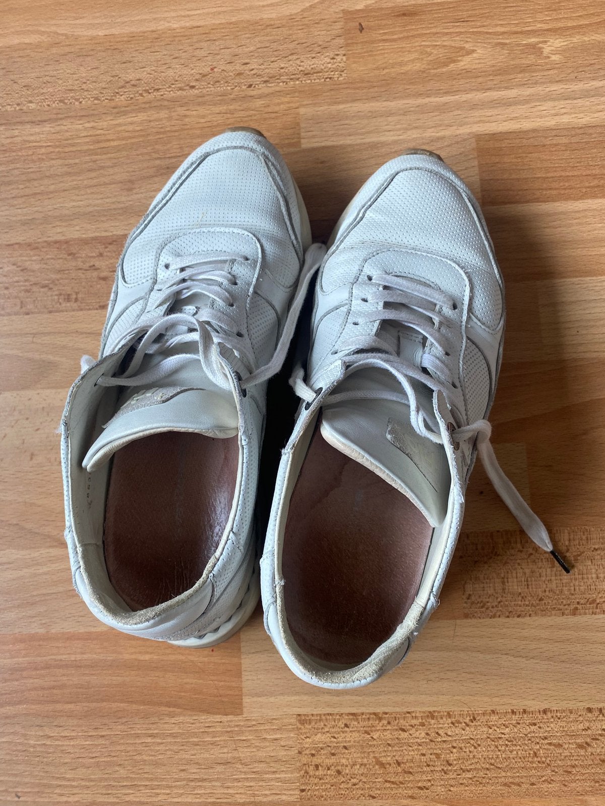 Van Bommel sneakers, Kleding | Dames, Schoenen, Wit, Ophalen of Verzenden, Sneakers of Gympen, Zo goed als nieuw