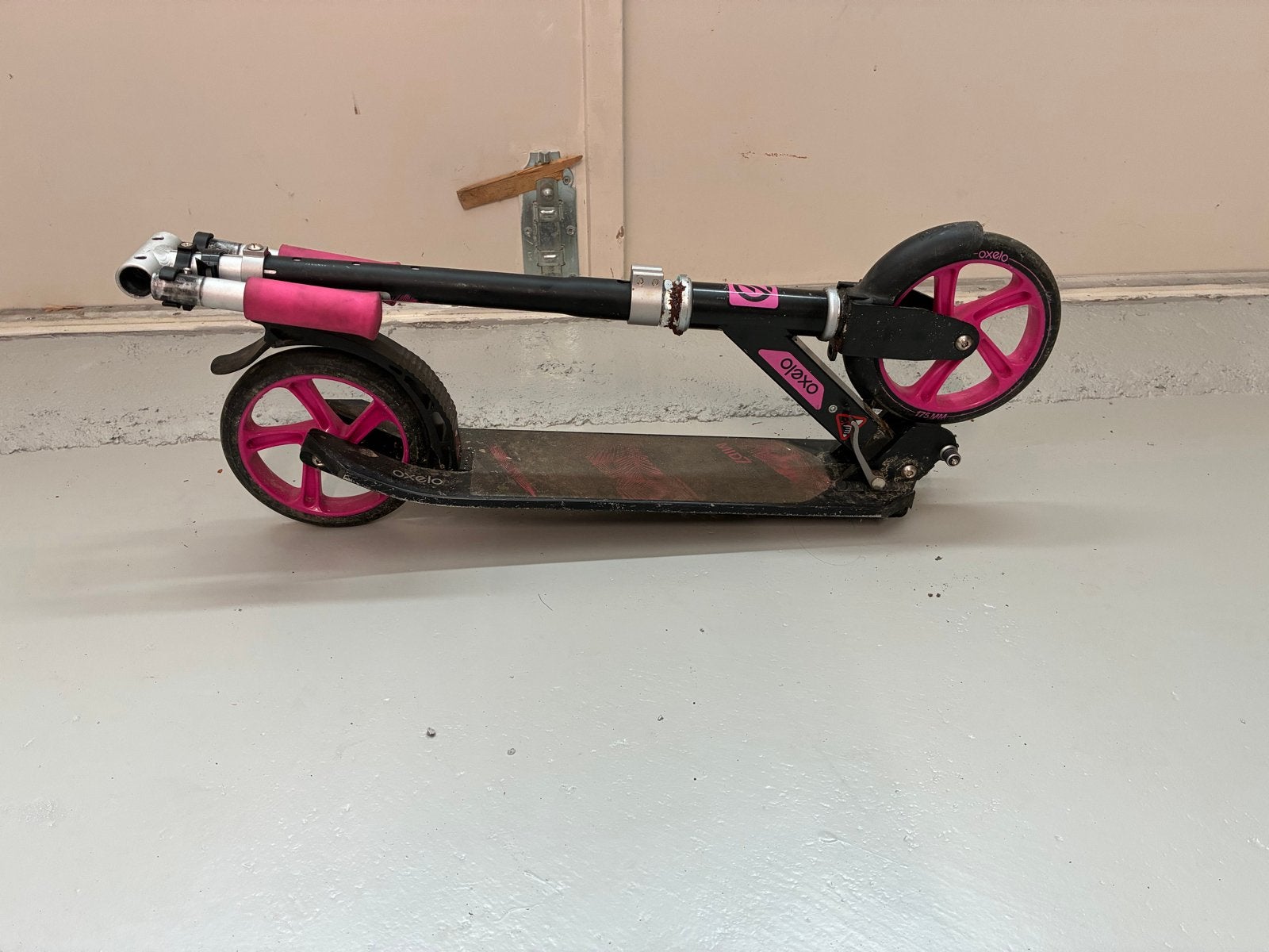 Oxelo step - Zwart met roze accenten, Ophalen, Gebruikt, Gewone step