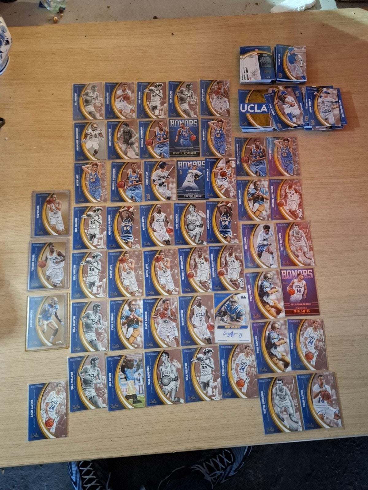 UCLA Panini Sportkaarten Collectie - Diverse Spelers, Spelerskaart, Panini America, Inc., Zo goed als nieuw, Customerservice@paniniamerica.net