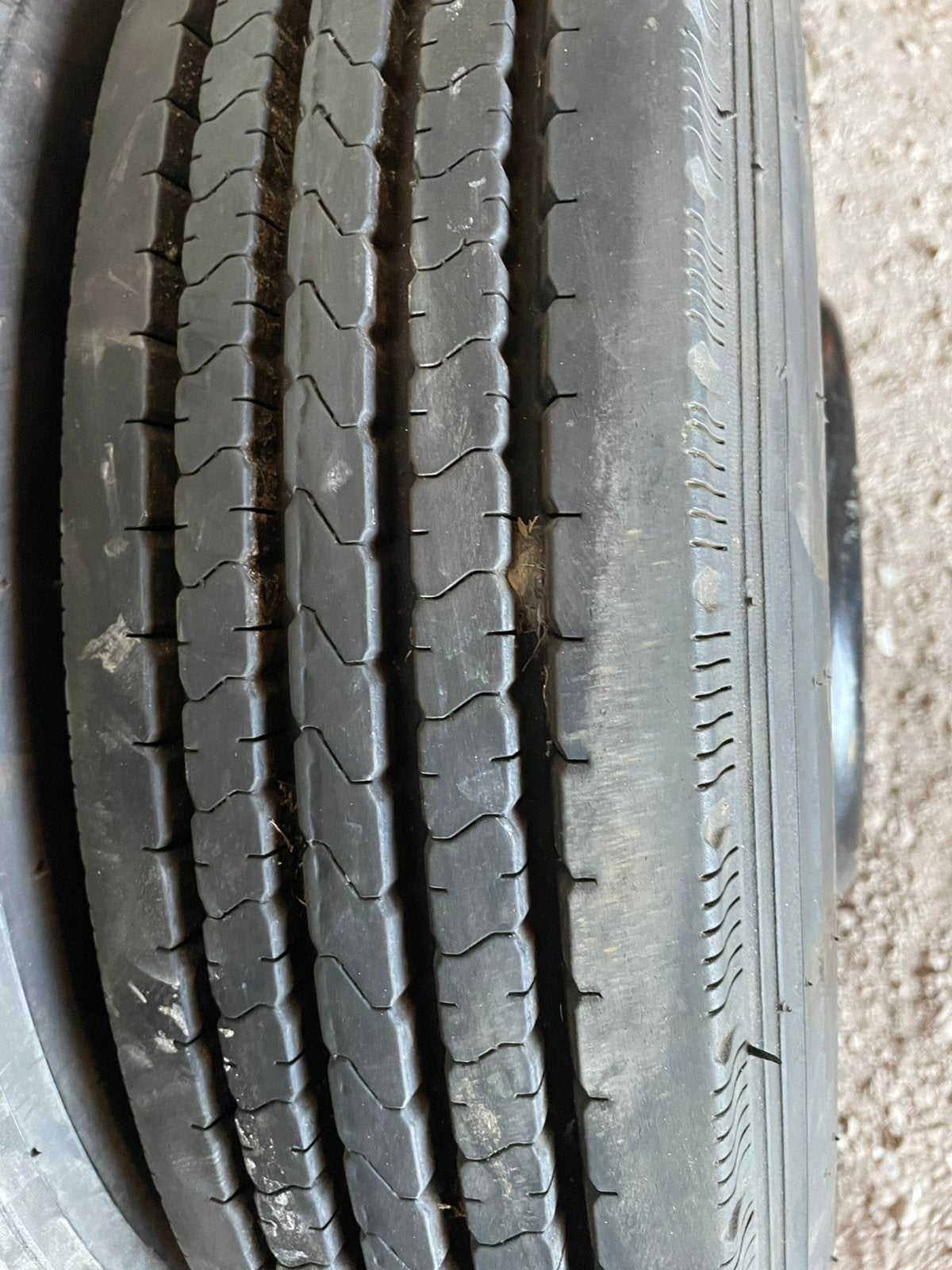 Te koop mercedes benz 508 406 banden met goede profiel, Ophalen, Zo goed als nieuw