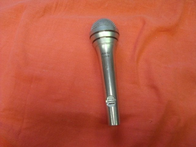 Gebruikt: AKG D320B microfoon 20260408, Muziek en Instrumenten, Microfoons, Ophalen of Verzenden, Mteurope@outlook.com, Zangmicrofoon