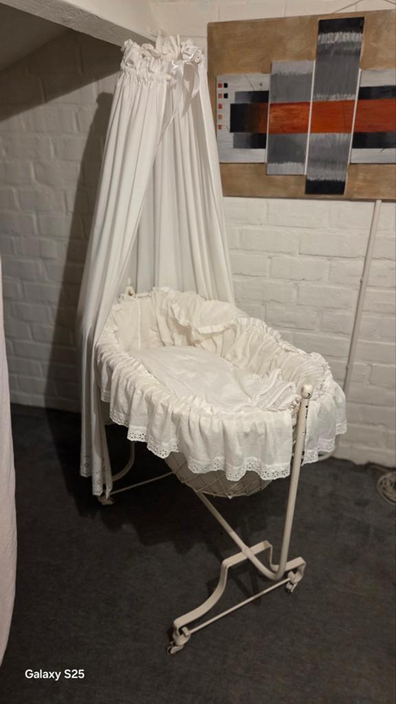 Antieke Wieg met Hemel - Romantisch en Charmant, Kinderen en Baby's, Babywiegjes en Ledikanten, Ophalen, Gebruikt, Wieg