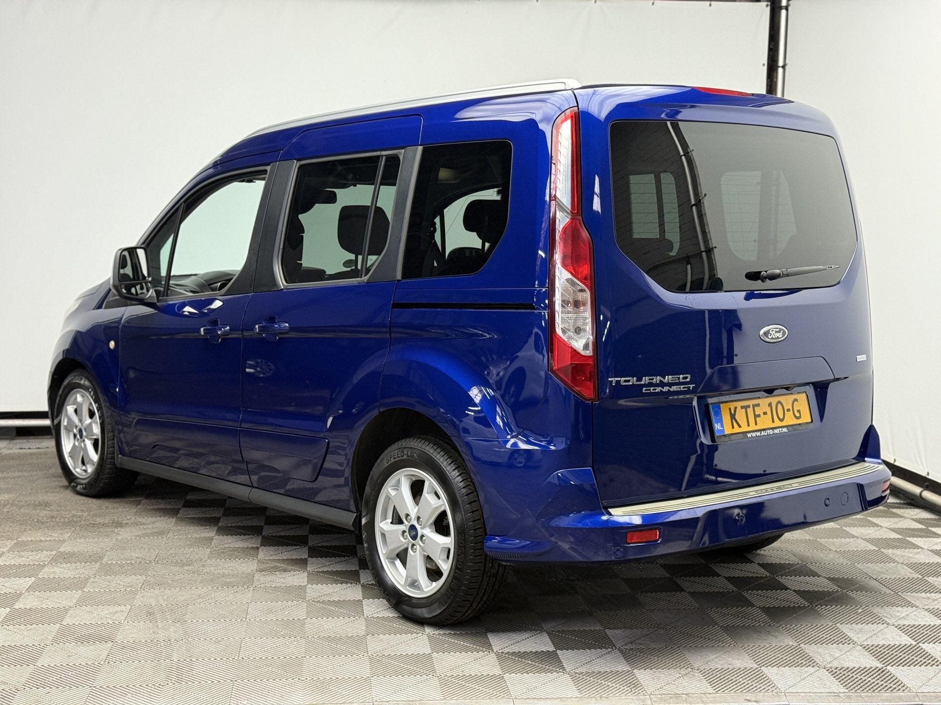 Ford Tourneo Connect Compact 1.0 Titanium Navi Camera Pano, Auto's, Voorwielaandrijving, Gebruikt, Met garantie (alle), 1434 kg