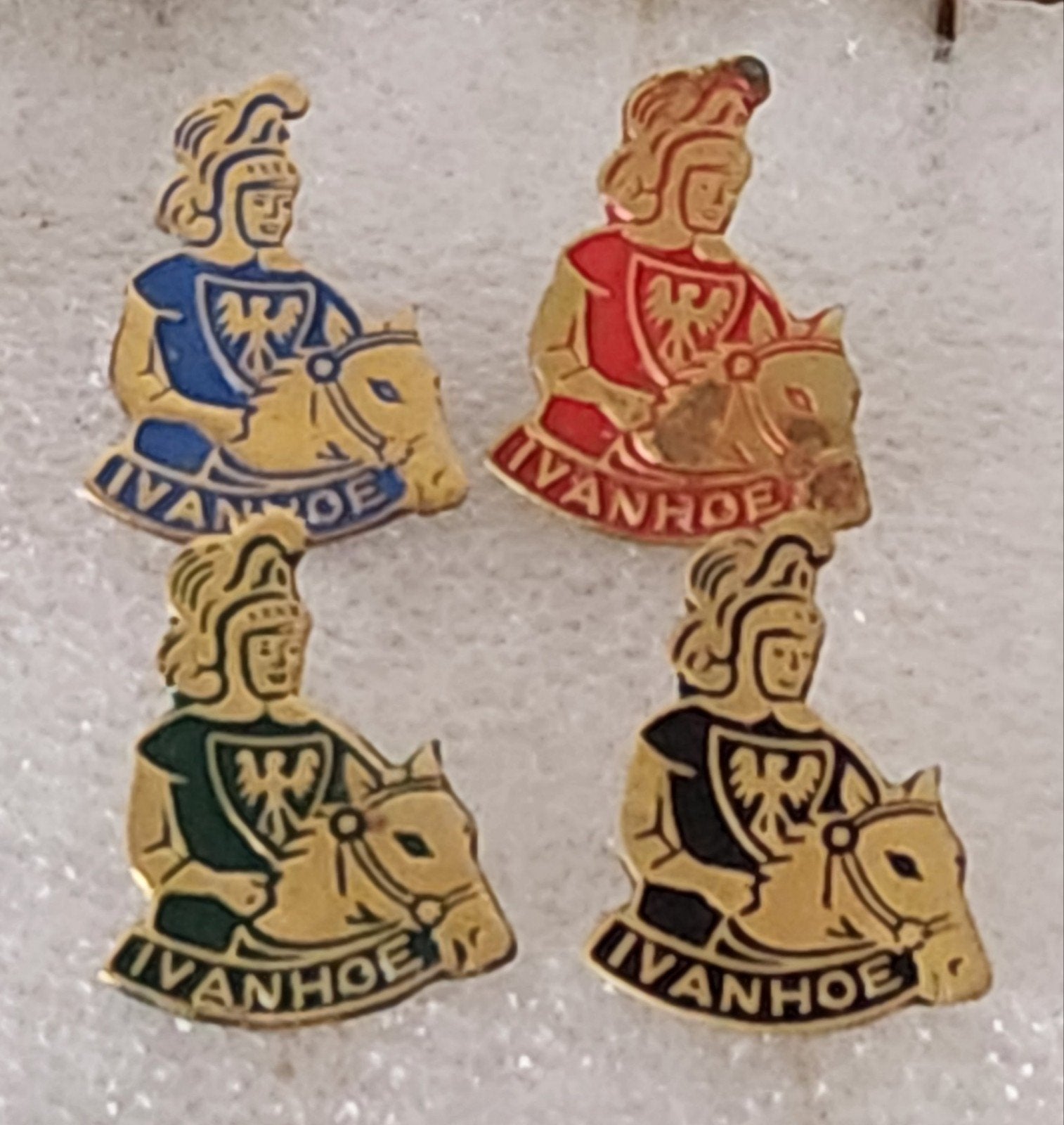 4 Ivanhoe Speldjes - Vintage Collectie, Verzamelen, Ophalen of Verzenden, Gebruikt, Overige onderwerpen, Speldje of Pin