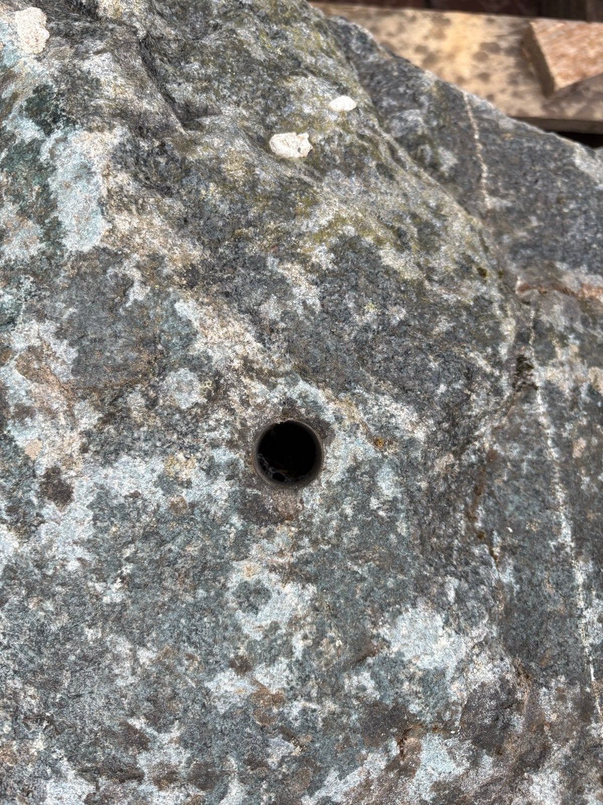 Granieten steen met gat voor in de vijver, Tuin en Terras, Ophalen, Gebruikt