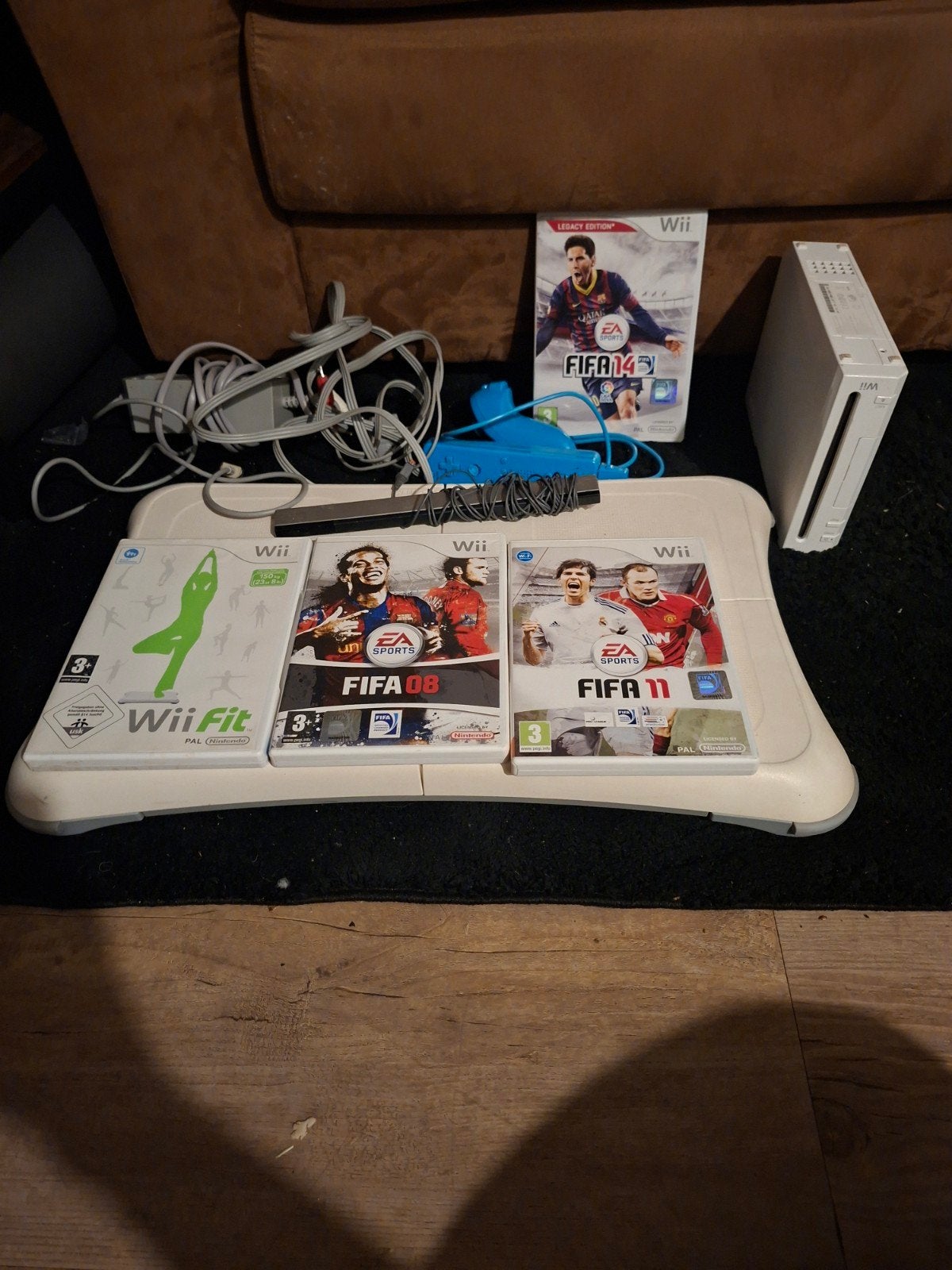 Wii Console Bundel met FIFA Games en Wii Fit, Ophalen, Gebruikt, Sport, 3 spelers of meer