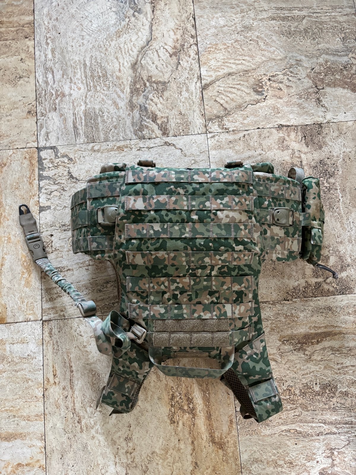 Plate carrier NFP met gun sling en pouches (excl. platen), Ophalen of Verzenden, Landmacht, Nederland, Kleding of Schoenen
