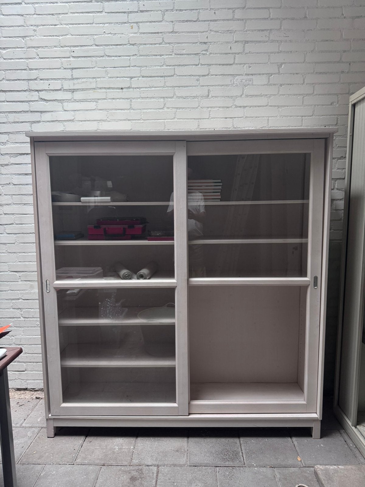 Mooie kast met twee schuifdeuren, Huis en Inrichting, Kasten | Buffetkasten, Ophalen, Met plank(en), 100 tot 150 cm, Zo goed als nieuw