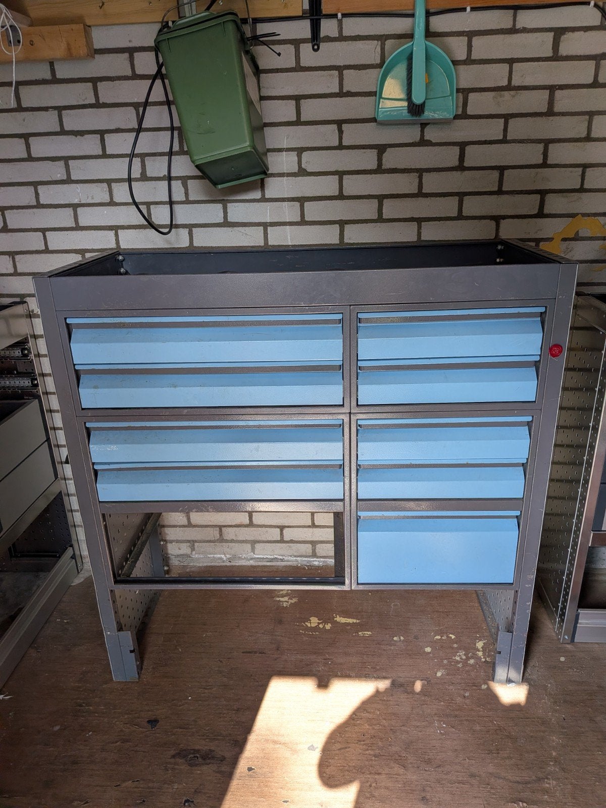 Bedrijfswageninrichting -Werkplaatsinrichting, Ophalen