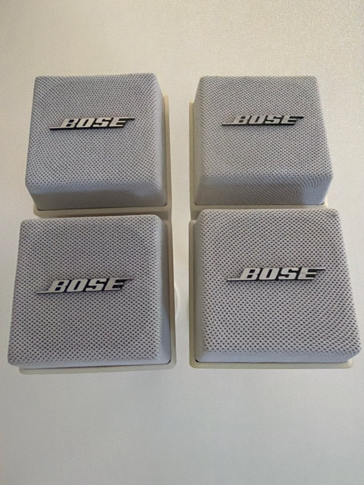 Bose Acoustimass Cube Speakers - Set van 4 met muurbeugels, Audio, Tv en Foto, Luidsprekers, Gebruikt, Speakerset, Ophalen of Verzenden