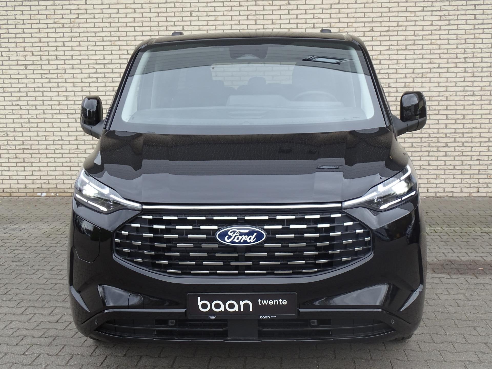 Ford Tourneo Custom 2.5 Plug-IN Hybrid 233 PK L2H1 Titanium, Auto's, 12 maanden, Gebruikt, Zwart, Bedrijf