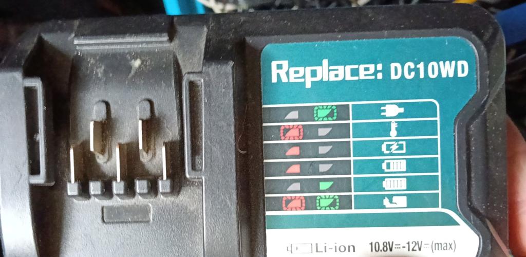 Makita DC10WD A*culader 10.8V-12V Li-ion, Ophalen of Verzenden, Gebruikt, Overige typen