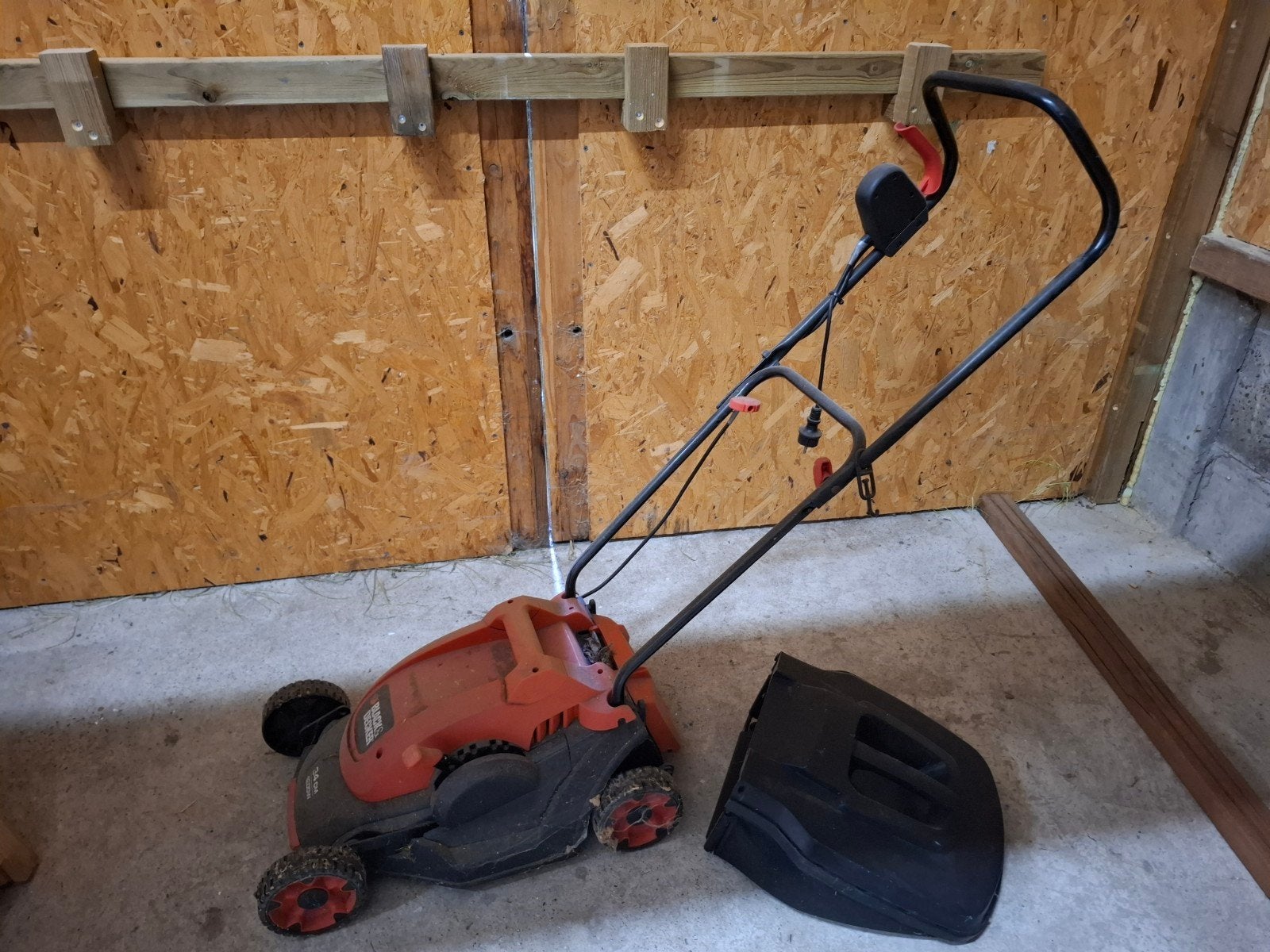 Black & Decker elektrische grasmaaier 1200W, 34 cm, Ophalen, Gebruikt, Elektrische grasmaaier, Black & Decker