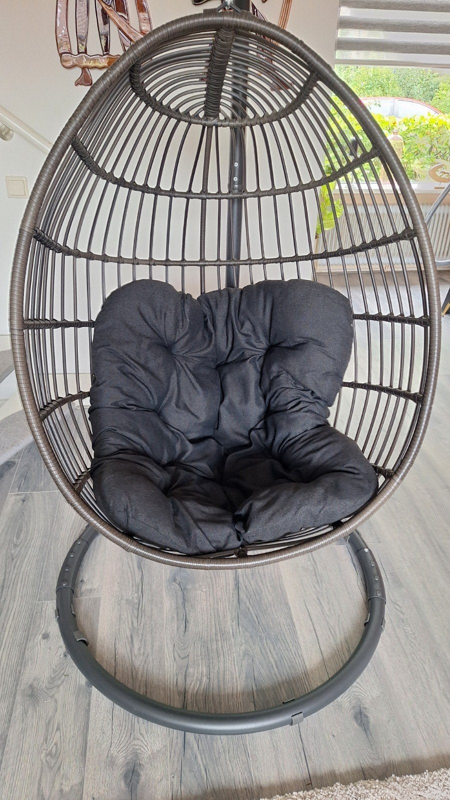 Comfortabele hangstoel met standaard en kussen, Huis en Inrichting, Stoelen, Ophalen, Gebruikt, Modern, Lounge, Stof