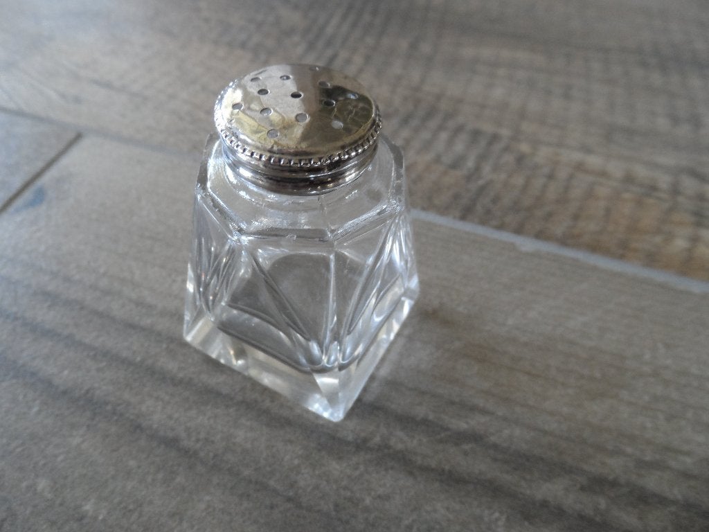 Zoutvaatje met zilveren dop., Ophalen of Verzenden, Zilver