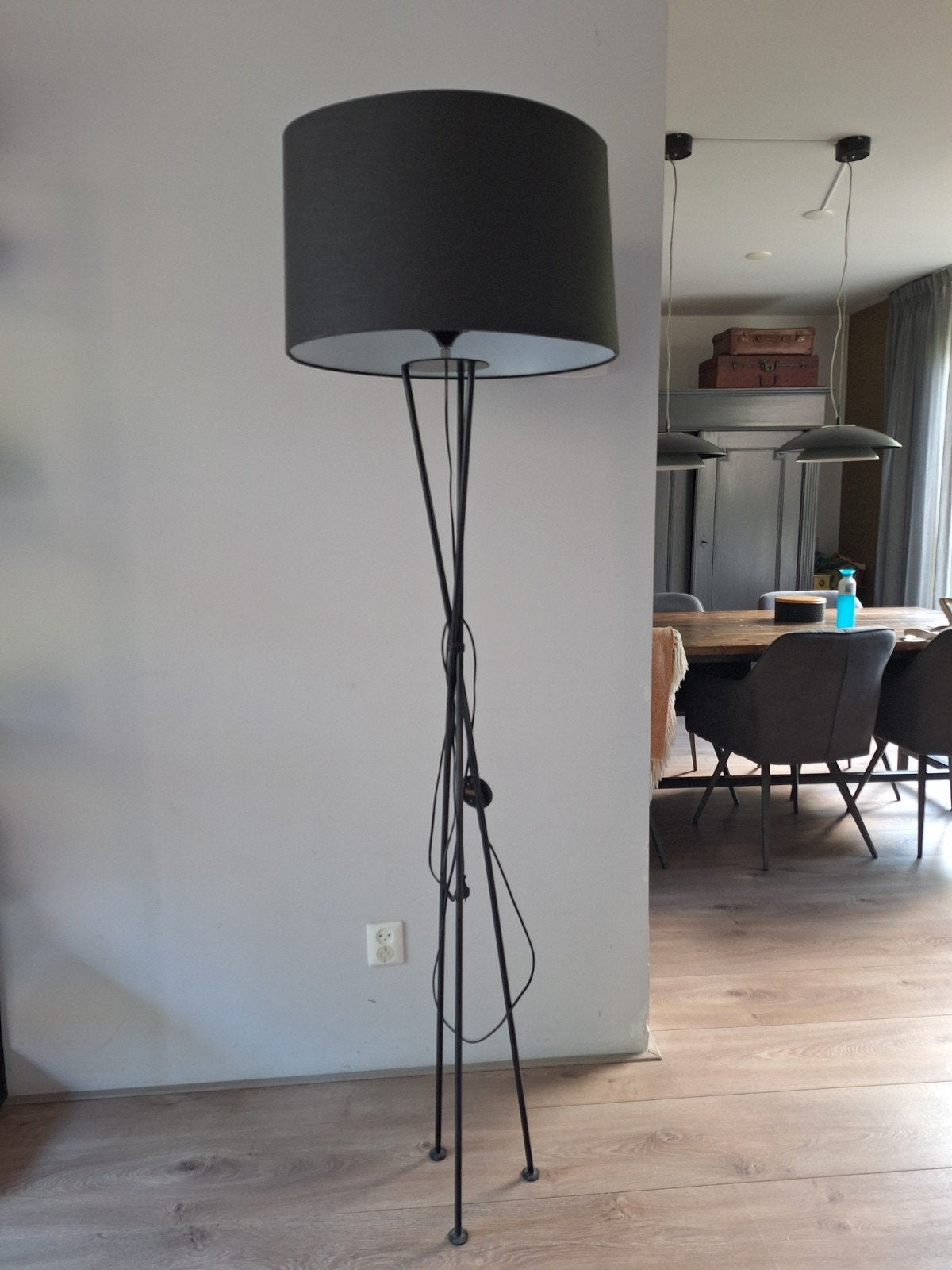 Staande zwarte schemerlamp, Ophalen, Zo goed als nieuw, 150 tot 200 cm