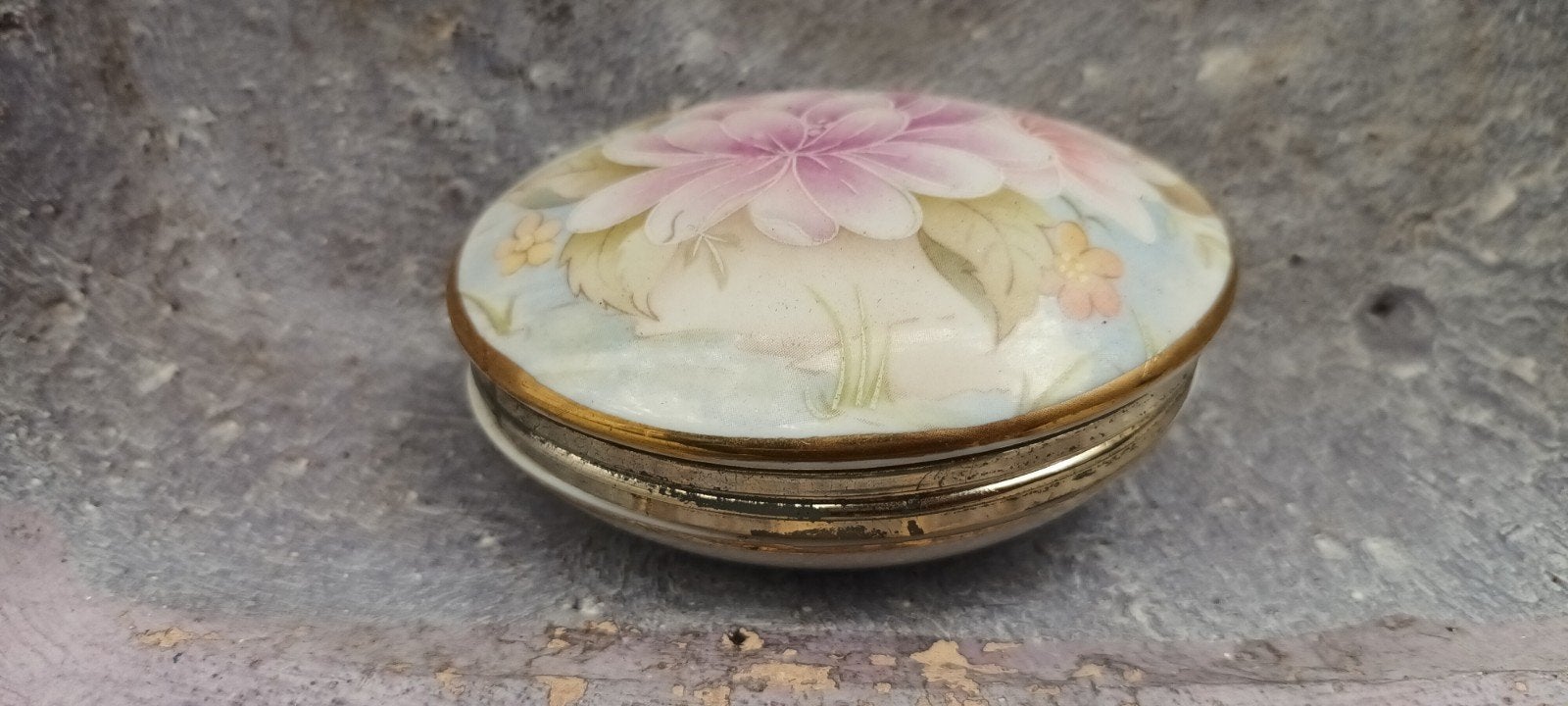 Ovaal sieraden doosje lelies LIMOGES FRANCE, Ophalen of Verzenden, Zo goed als nieuw, Overige materialen