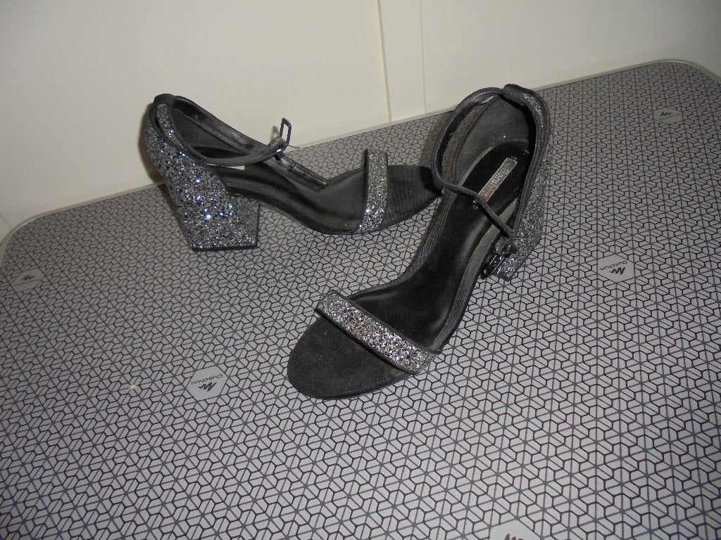 Zwarte damesschoenen met glitter Bershka maat 40, Kleding | Dames, Zwart, Zo goed als nieuw, Sandalen of Muiltjes, Bershka