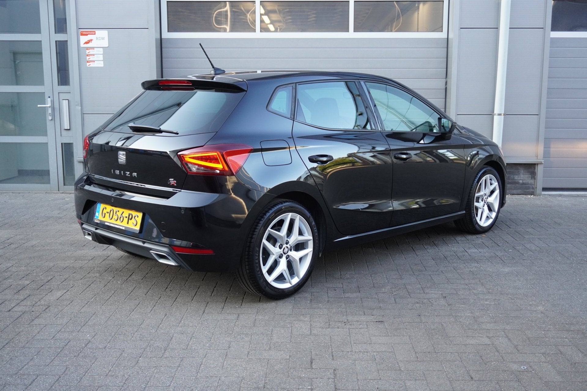 Seat Ibiza 1.0 TSI FR Business Intense | CarPlay | Camera |, Auto's, Voorwielaandrijving, Stof, 95 pk, Origineel Nederlands