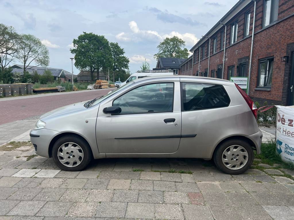 Fiat Punto 1.2 3DR 2004 Grijs, Auto's, Voorwielaandrijving, 4 cilinders, 400 kg, Handgeschakeld