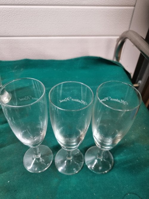 glazen mateus rose glazen drie stuks, Verzamelen, Ophalen of Verzenden, 'T Olde Gre-j, Info@toldegrej.nl, Endepoelstraat 20f Didam