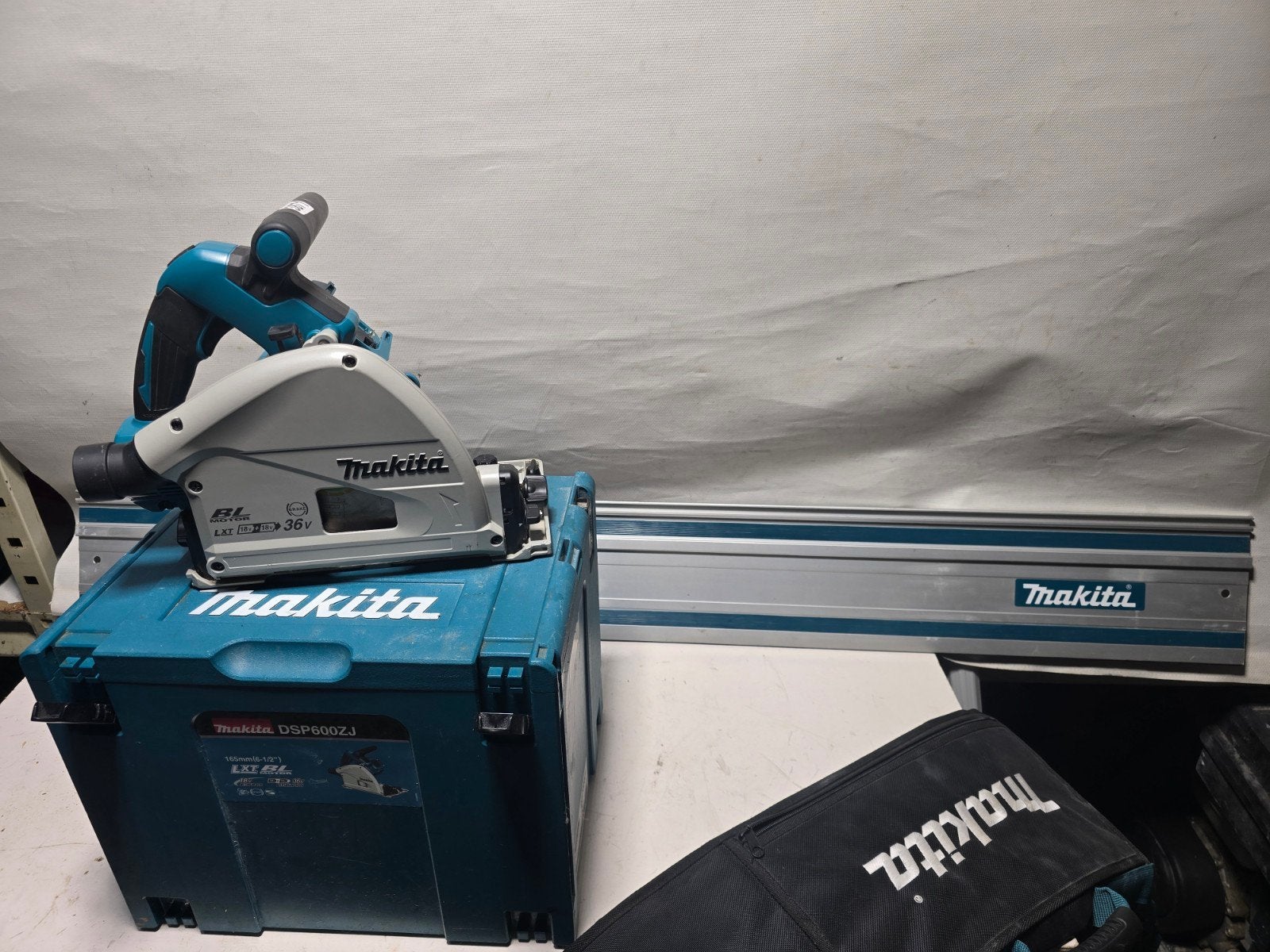 Makita DSP600 Accu Invalzaag 165mm + Geleiderail en tas, Makita, Ophalen of Verzenden, N.v.t, N.v.t
