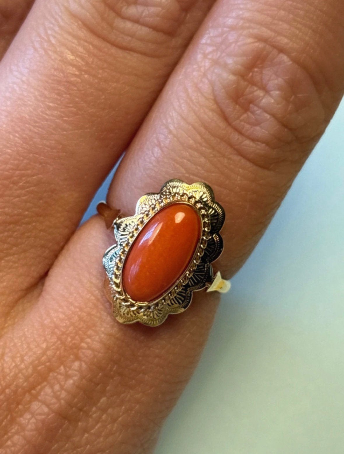 14 karaat geelgouden ring met koraal, Verzenden, Oranje, Zo goed als nieuw, 17 tot 18