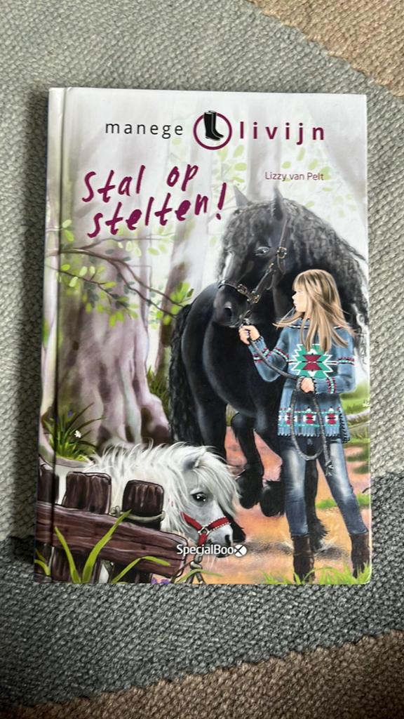 Lizzy van Pelt - Stal op stelten!, Boeken, Ophalen, Zo goed als nieuw, Lizzy van Pelt