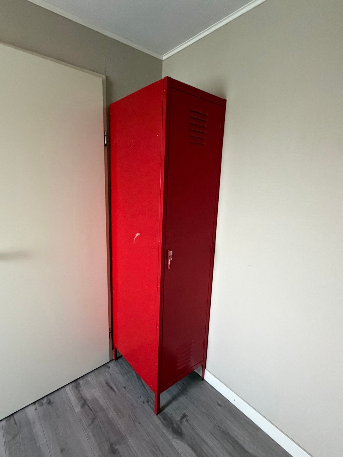 Rode metalen locker kast - Ideaal voor opbergen, Ophalen, Gebruikt