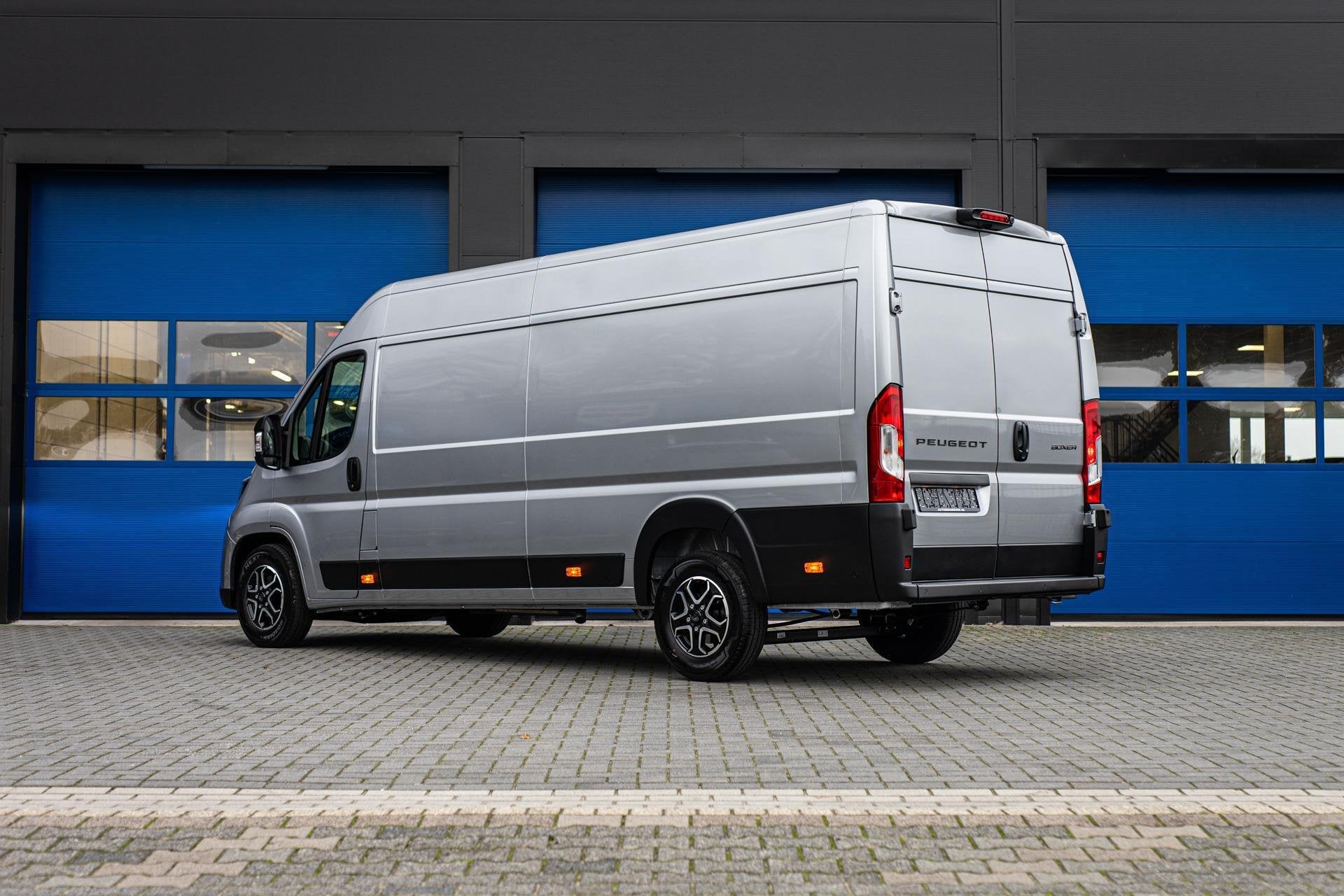 Peugeot Boxer L4H2 2.2 BlueHDi 180 EAT8 Vol opties BPM vrij!, Auto's, Bestelauto's, Automatische klimaatregeling, Stof, Gebruikt