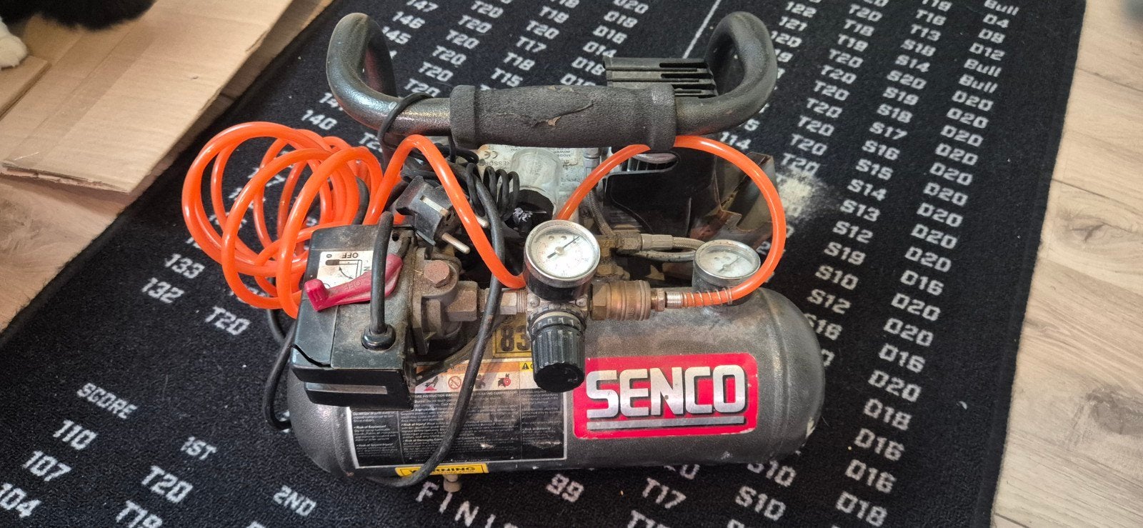 Senco PC1010 Compressor - Compact en Krachtig, Minder dan 25 liter, Ophalen, Minder dan 200 liter/min
