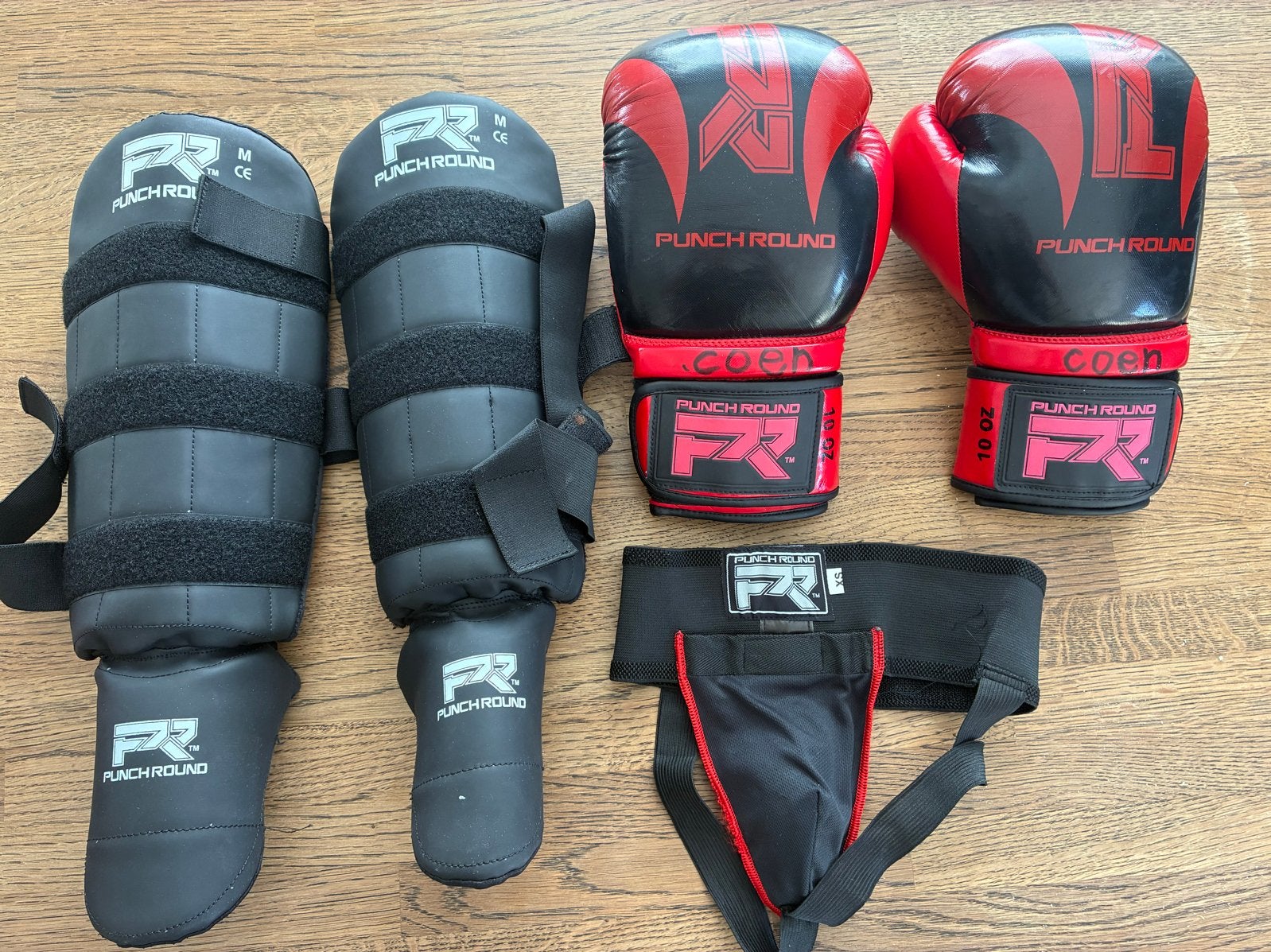 Bokshandschoenen, scheenbeschermers en tok - Punch Round, Sport en Fitness, Ophalen of Verzenden, Zo goed als nieuw, Overige, Vechtsportbescherming