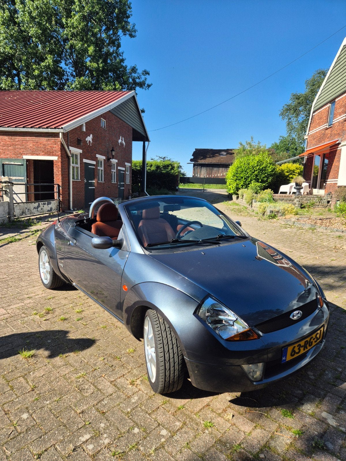 Dak open, zon erop! Ford StreetKa 1.6 Cabrio!, 40 €/maand, Handgeschakeld, Dealer onderhouden, Zilver of Grijs
