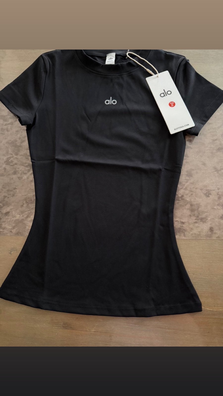 Alo Yoga T-shirt Zwart Maat S, Kleding | Dames, T-shirts, Zwart, Nieuw, Ophalen of Verzenden, Korte mouw