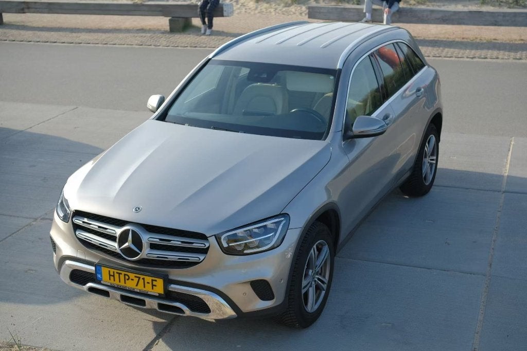 Mercedes-Benz GLC 300e 320pk 4MATIC 9G-TRONIC 2021 Grijs, Auto's, Automaat, Parkeerassistent, 4 cilinders, 2000 kg