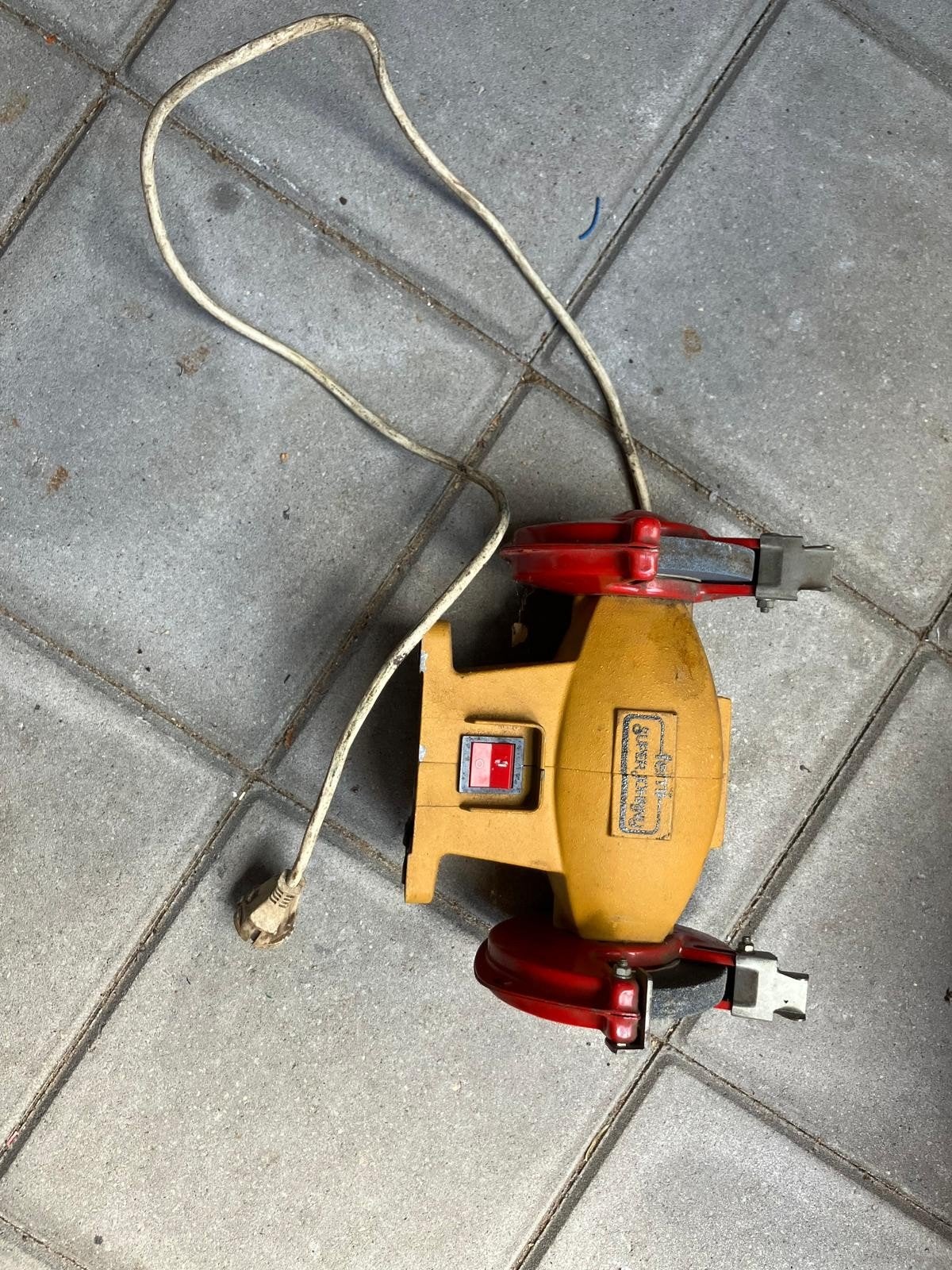 slijpmachine Femi, Doe-het-zelf en Verbouw, Gereedschap | Slijpmachines, Ophalen, Minder dan 700 watt, Werkbankslijpmachine