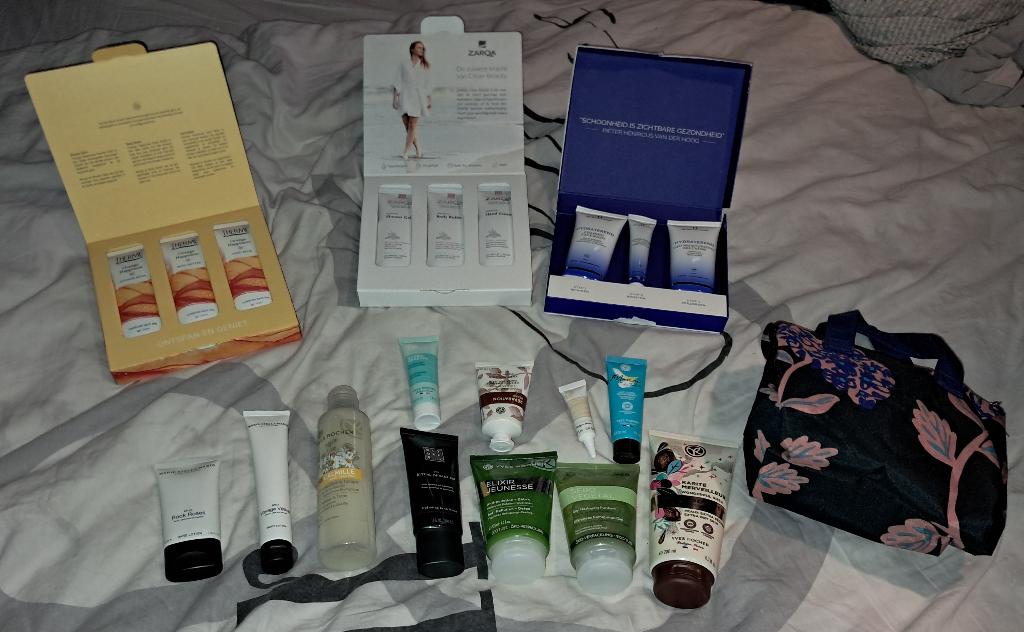Groot Verzorgingspakket cremes en parfum, Ophalen of Verzenden, Zo goed als nieuw, Overige typen