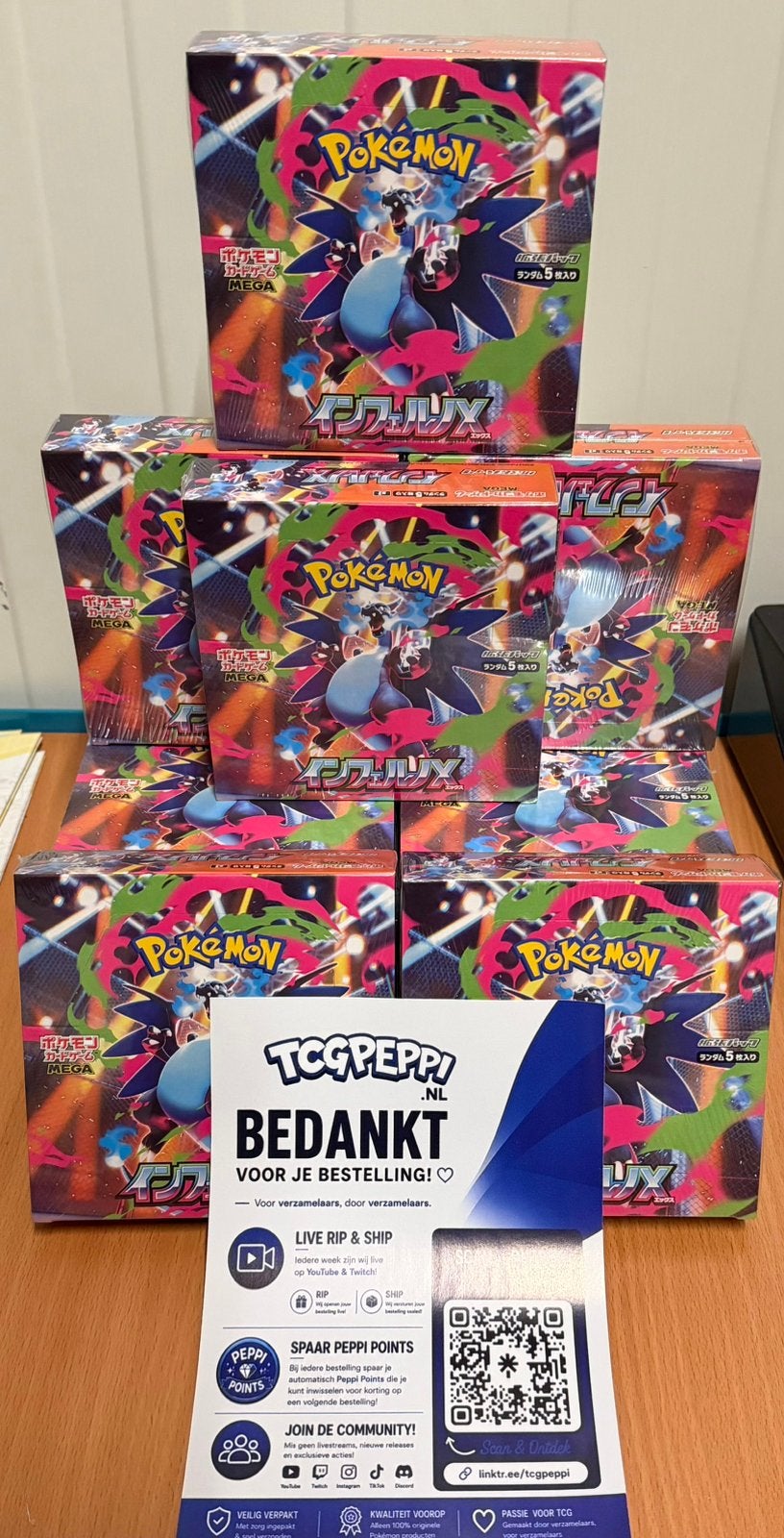 Foto 2 van Pokémon Inferno X Booster Box 12X