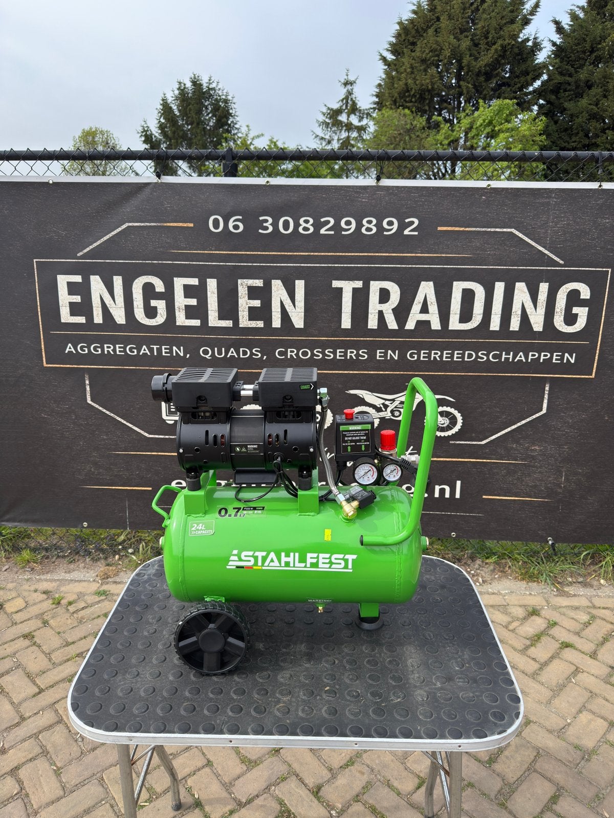 Compressor 24L 230V super stil nieuw 2 aansluitingen, Ophalen, Nieuw
