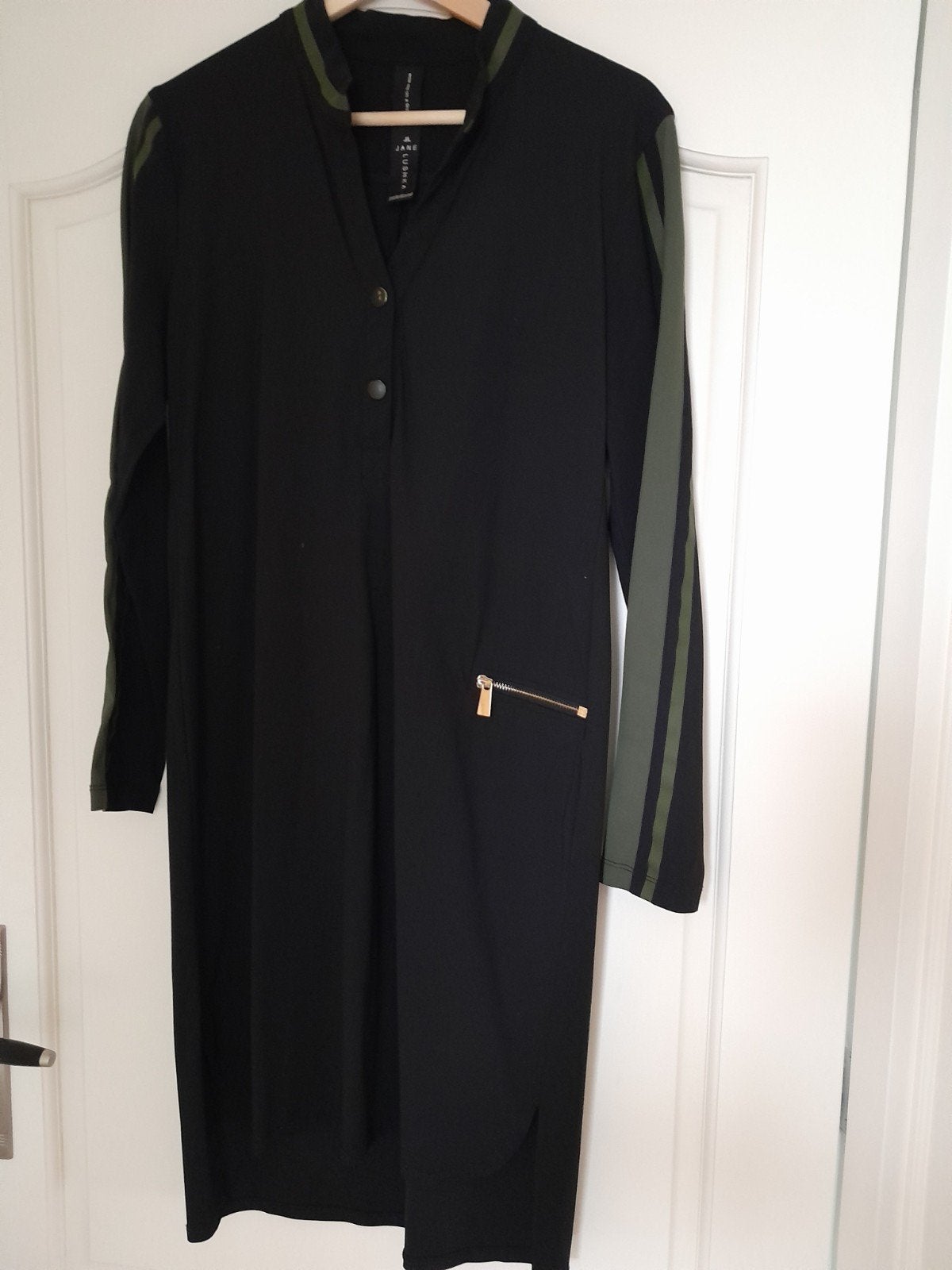 Jane Lushka jurk zwart met groene strepen maat S, Kleding | Dames, Zwart, Ophalen of Verzenden, Zo goed als nieuw, Jane Lushka