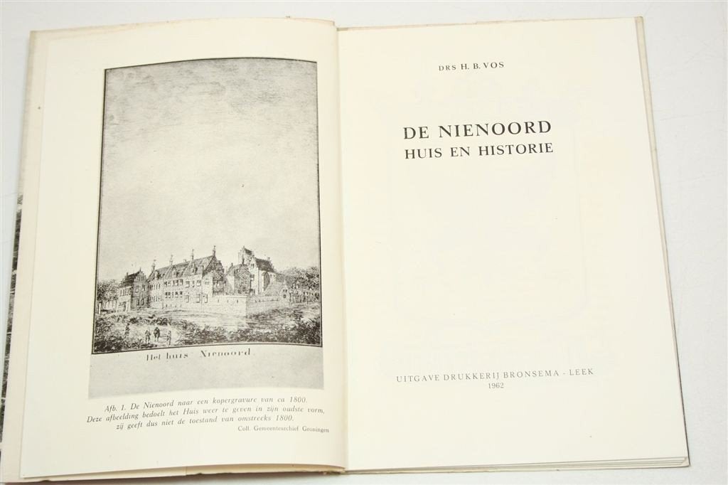 De Nienoord — Huis en Historie, Leek 1962, Ophalen of Verzenden, Gelezen