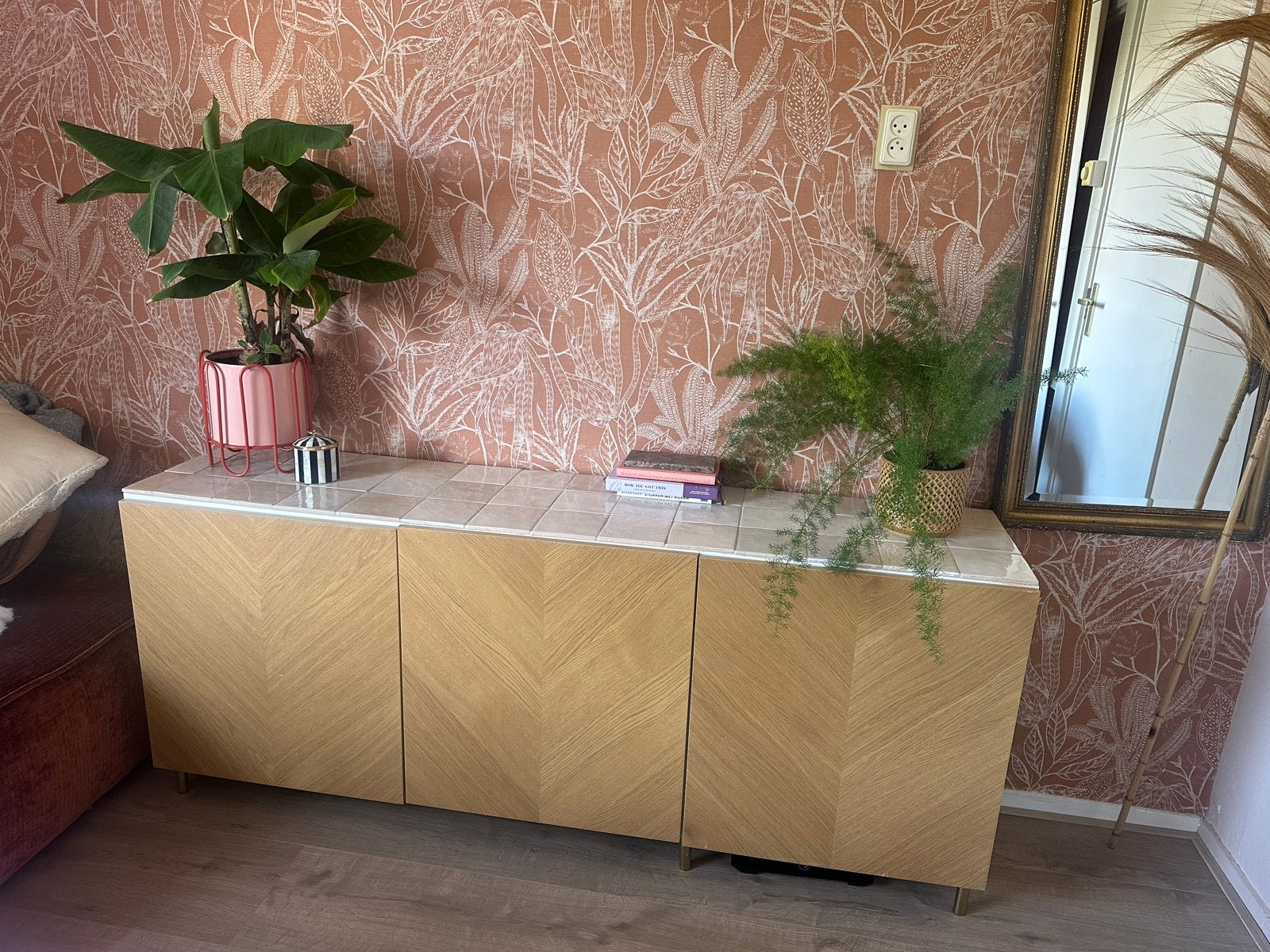 Unieke IKEA Bestå kast met handgemaakte tegelblad