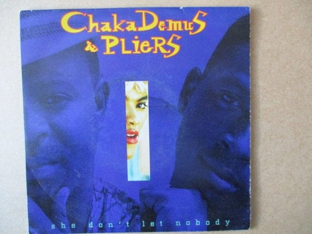 s5738 chaka demus & pliers - she don't let nobody, Ophalen, Gebruikt, 7 inch, Overige genres