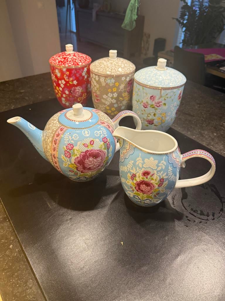 Pip Studio servies in prima staat - alles in één keer weg, Overige typen, Ophalen of Verzenden, Zo goed als nieuw, Overige stijlen