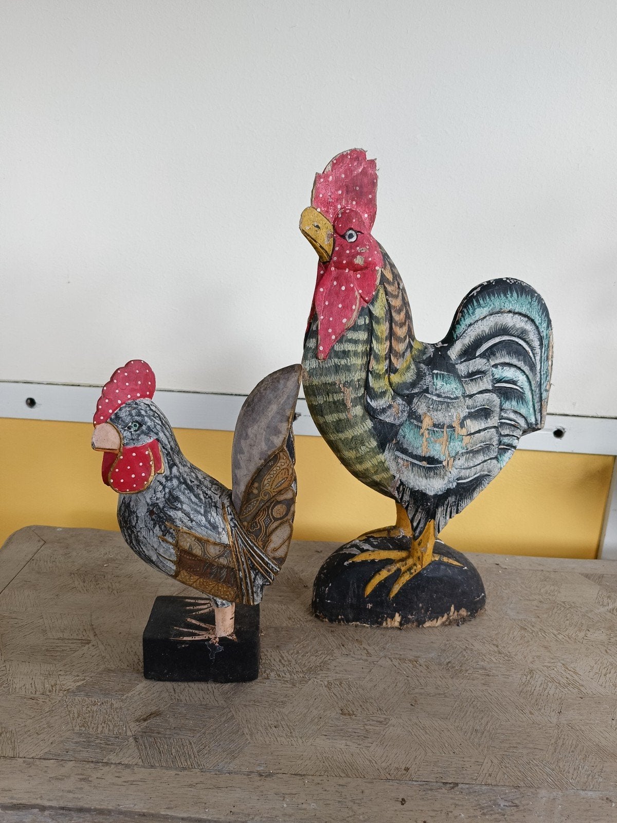 Houten kippen beeldjes - decoratie met beschadigingen, Overige onderwerpen, Houtsnijwerk, Ophalen of Verzenden, Hout