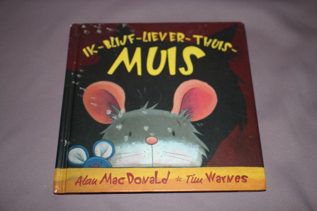 Ik blijf liever thuis muis - boek Alan macdonald, Ophalen of Verzenden, Gelezen, Fictie algemeen